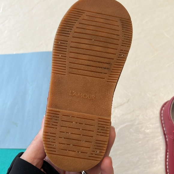 L’Amour Red Mary Jane’s with Daisy cut outs - Picture 4 of 6